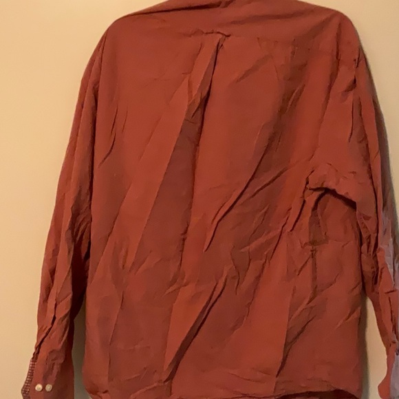 Izod Salmon Colored Men’s Button Down Shirt Size XL - Picture 3 of 4